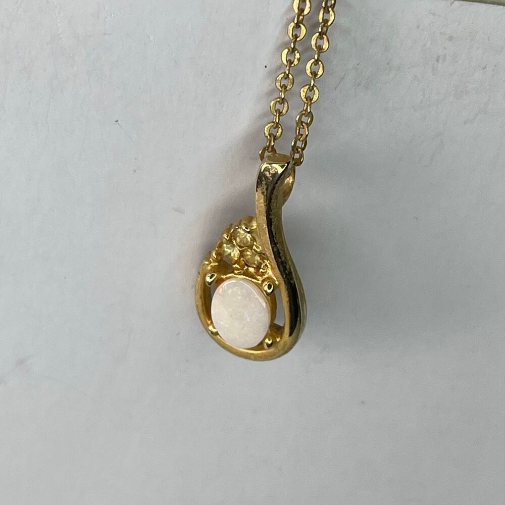 Vintage Merlite manmade opal necklace. 18”.